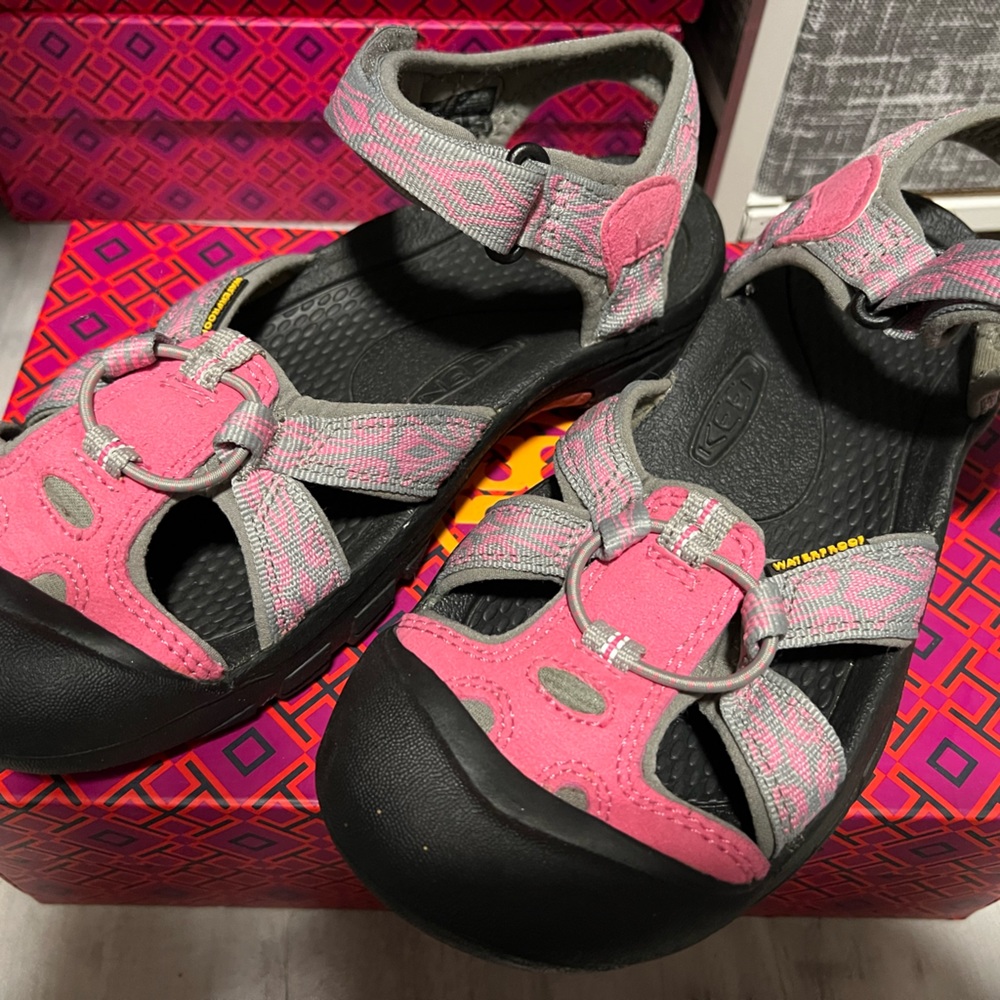 Brand new Keen water sandals